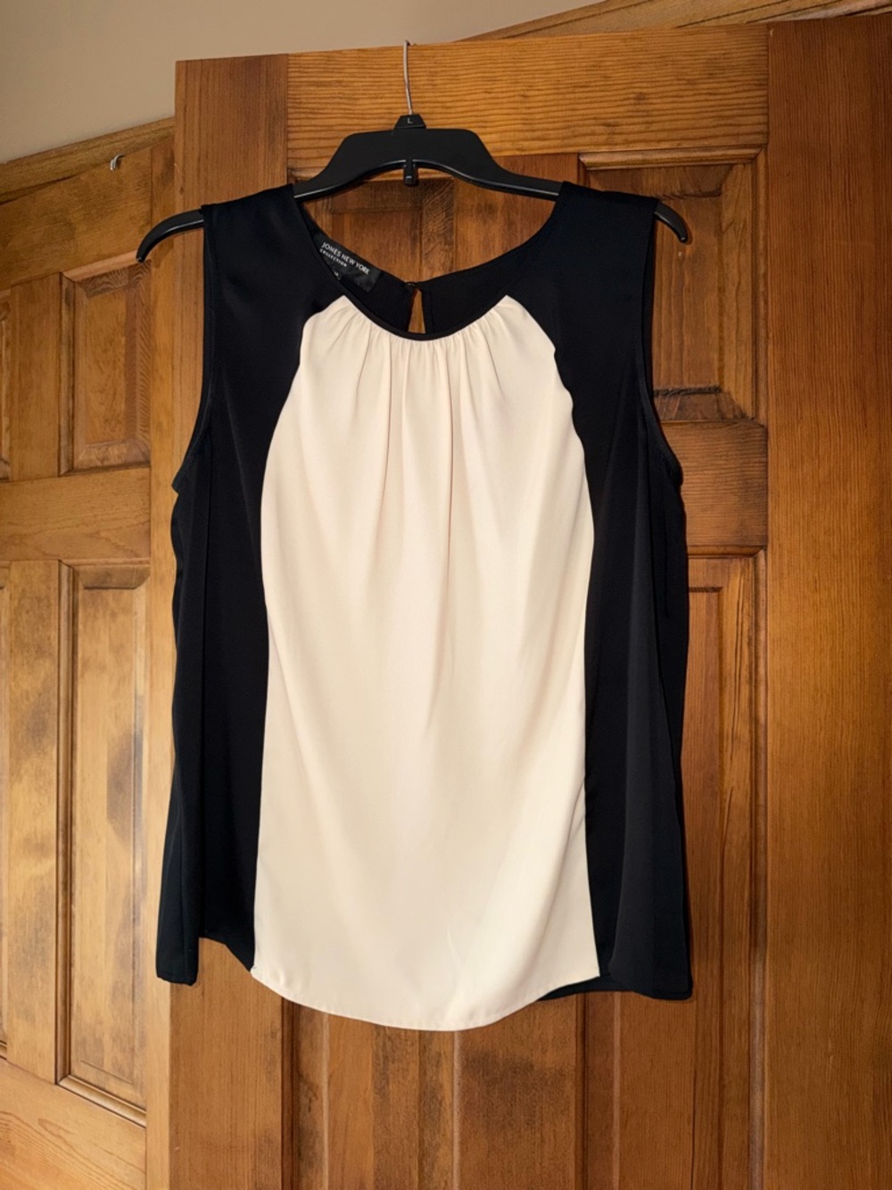 Jones New York Black and Cream Sleeveless Colorblock Blouse
